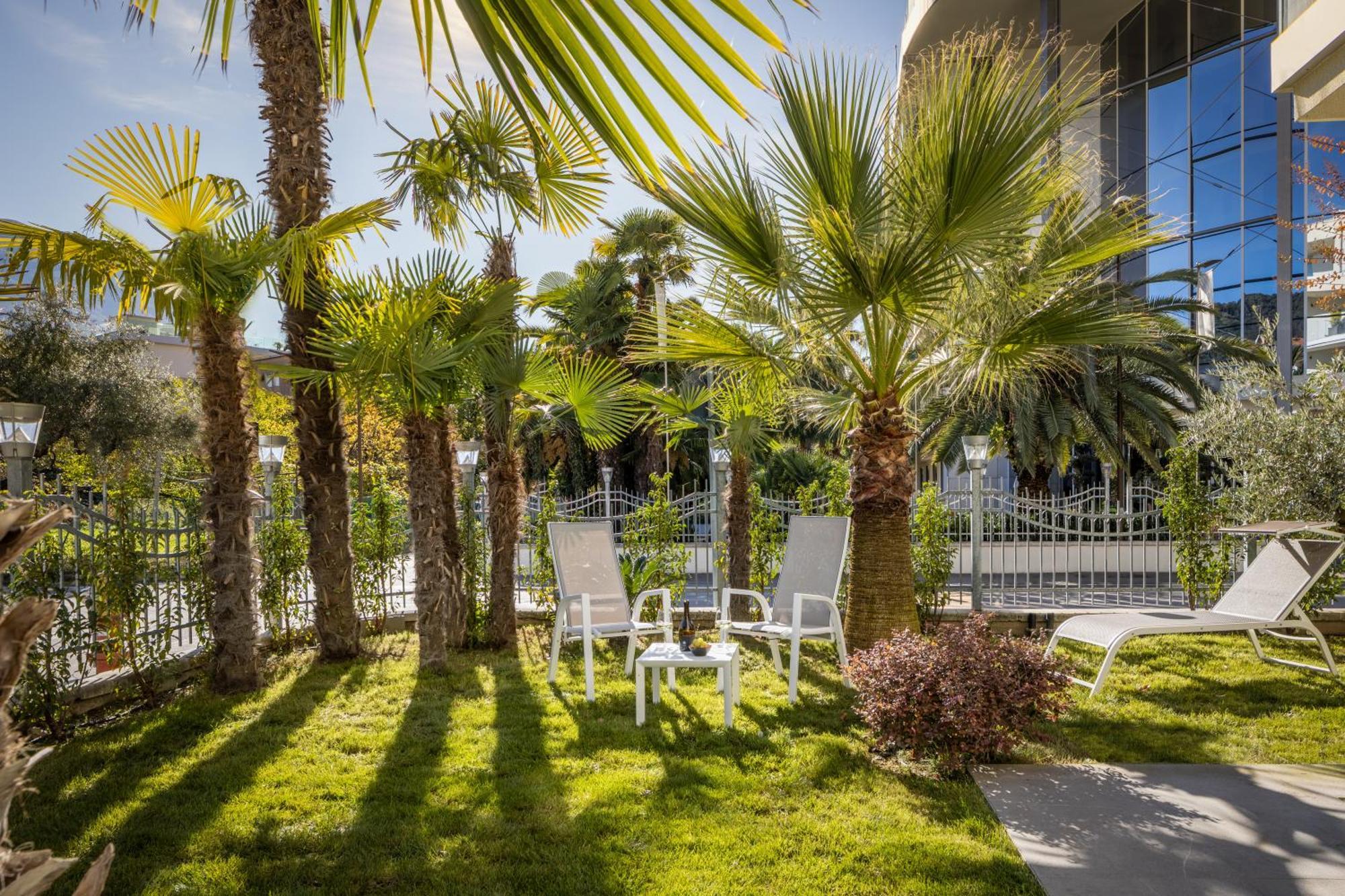 Aris & Sky Pool - Tonelli - Adult Friendly Riva del Garda